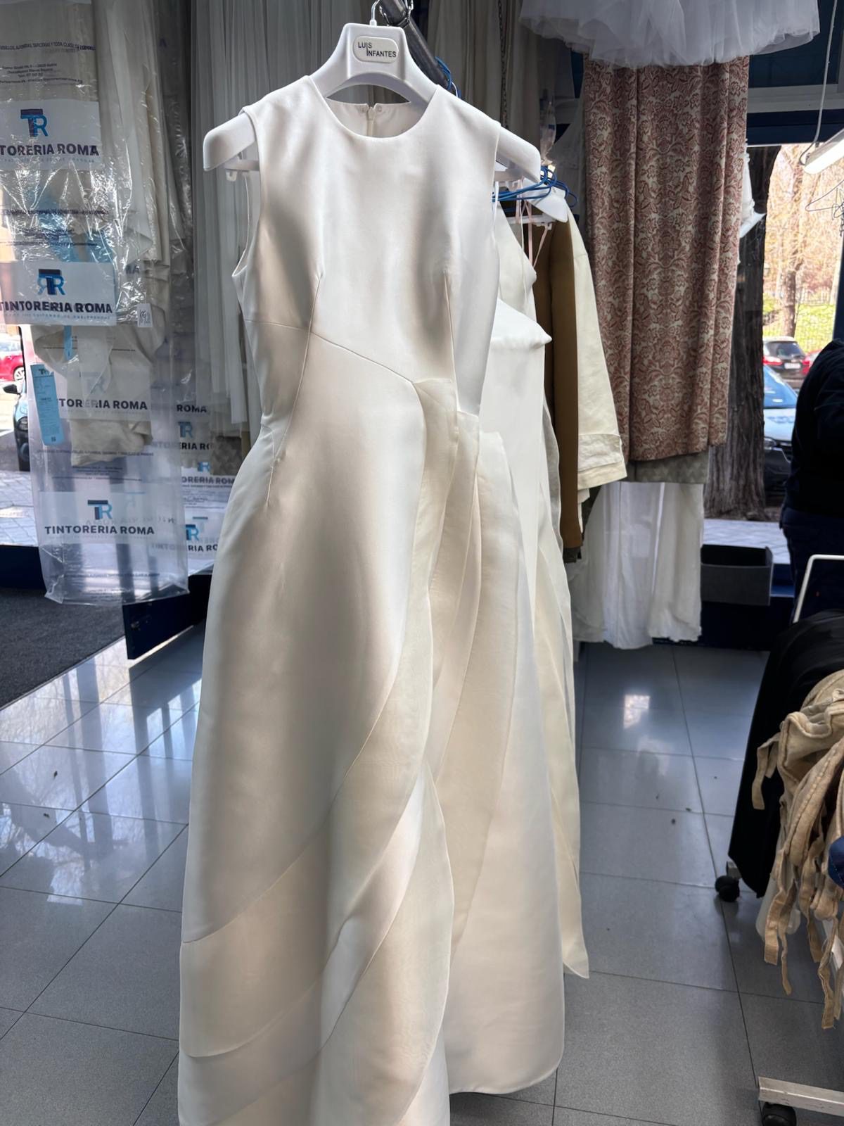 Prendas delicadas y ceremonia